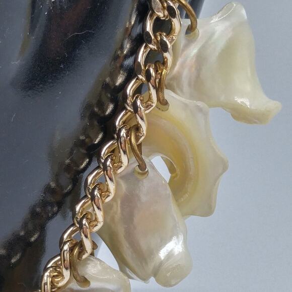 Vintage Mother of Pearl MOP Shell Bracelet, Gold Tone Chain, 8 Inches, 1950s - Picture 13 of 14